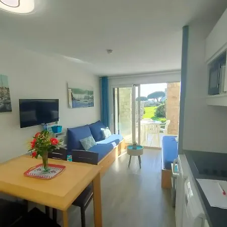 Ref 050 - Pour Quatre Personnes Avec Terrasse Proche Port Crouesty Arzon